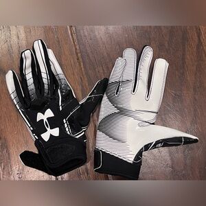 Under armour youth football gloves. Youth medium. Perfect condition!